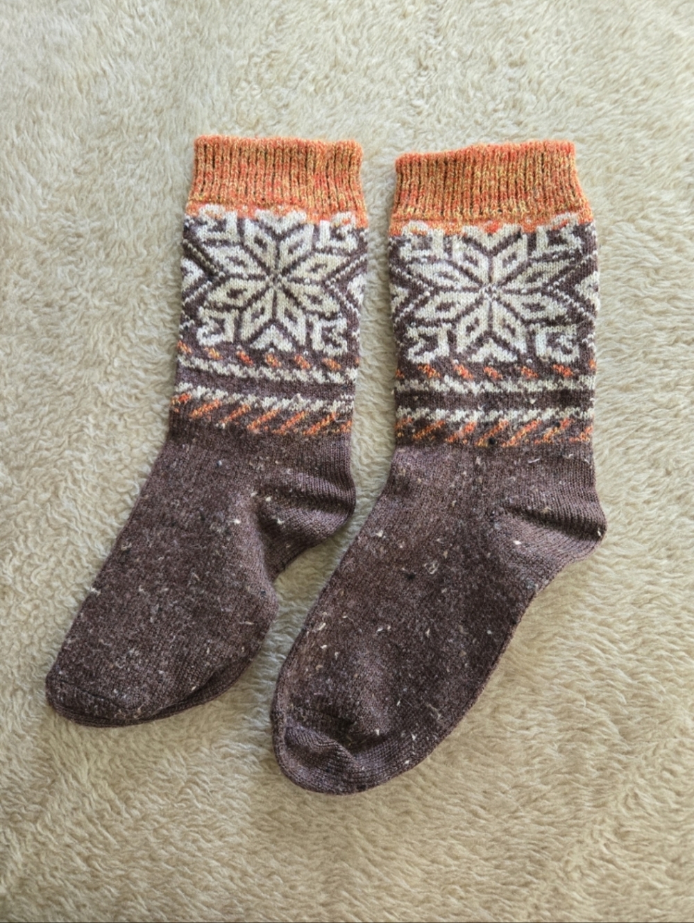 Cozy Winter Snowflake Pattern Crew Socks - Brown & Orange